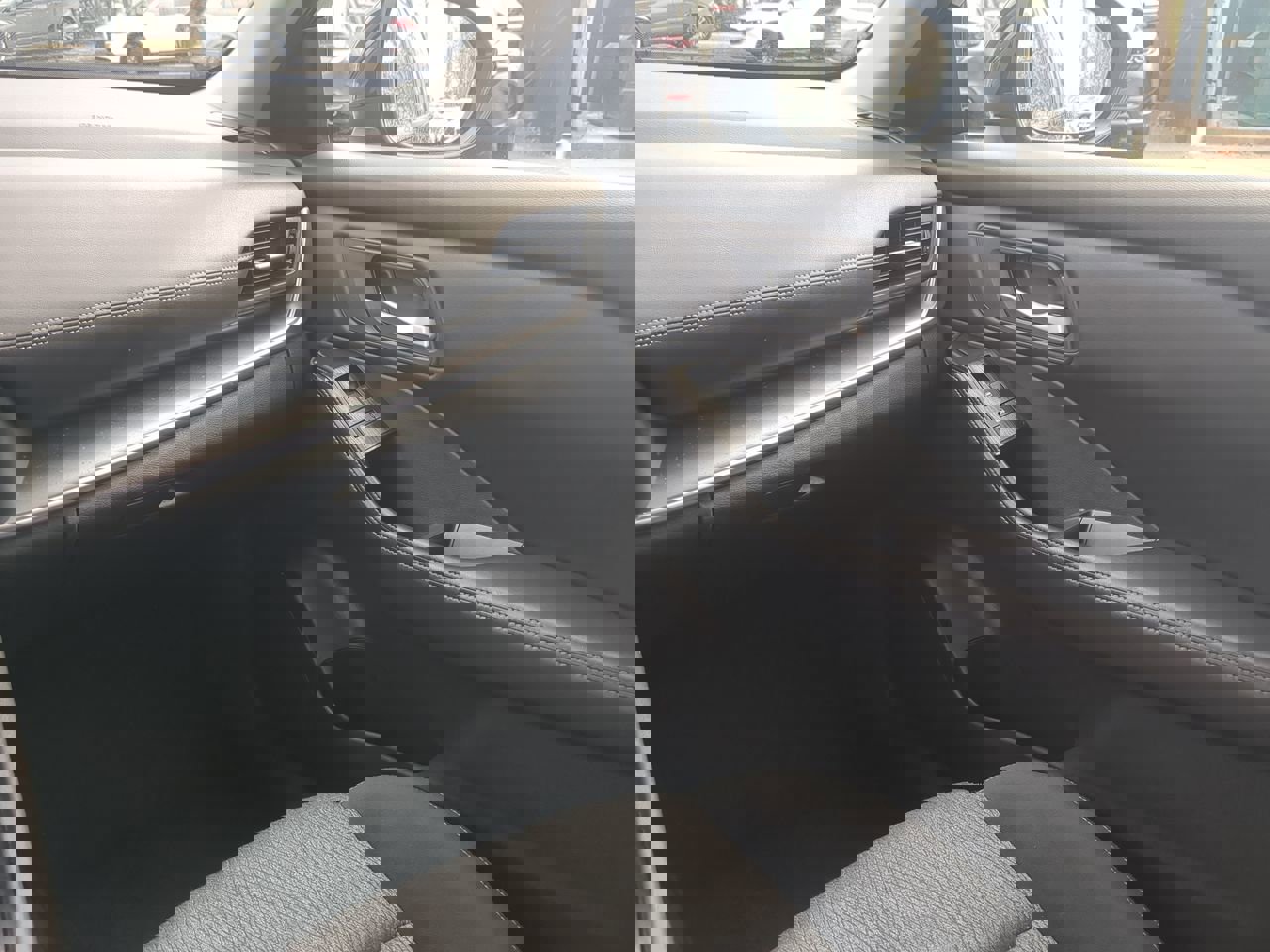 Used 2024 Nissan Rogue SV image 15