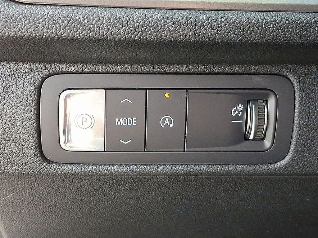 Used 2025 Chevrolet Traverse LT image 23