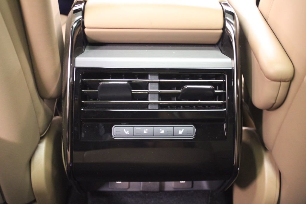 Used 2025 Land Rover Range Rover Sport SE image 41