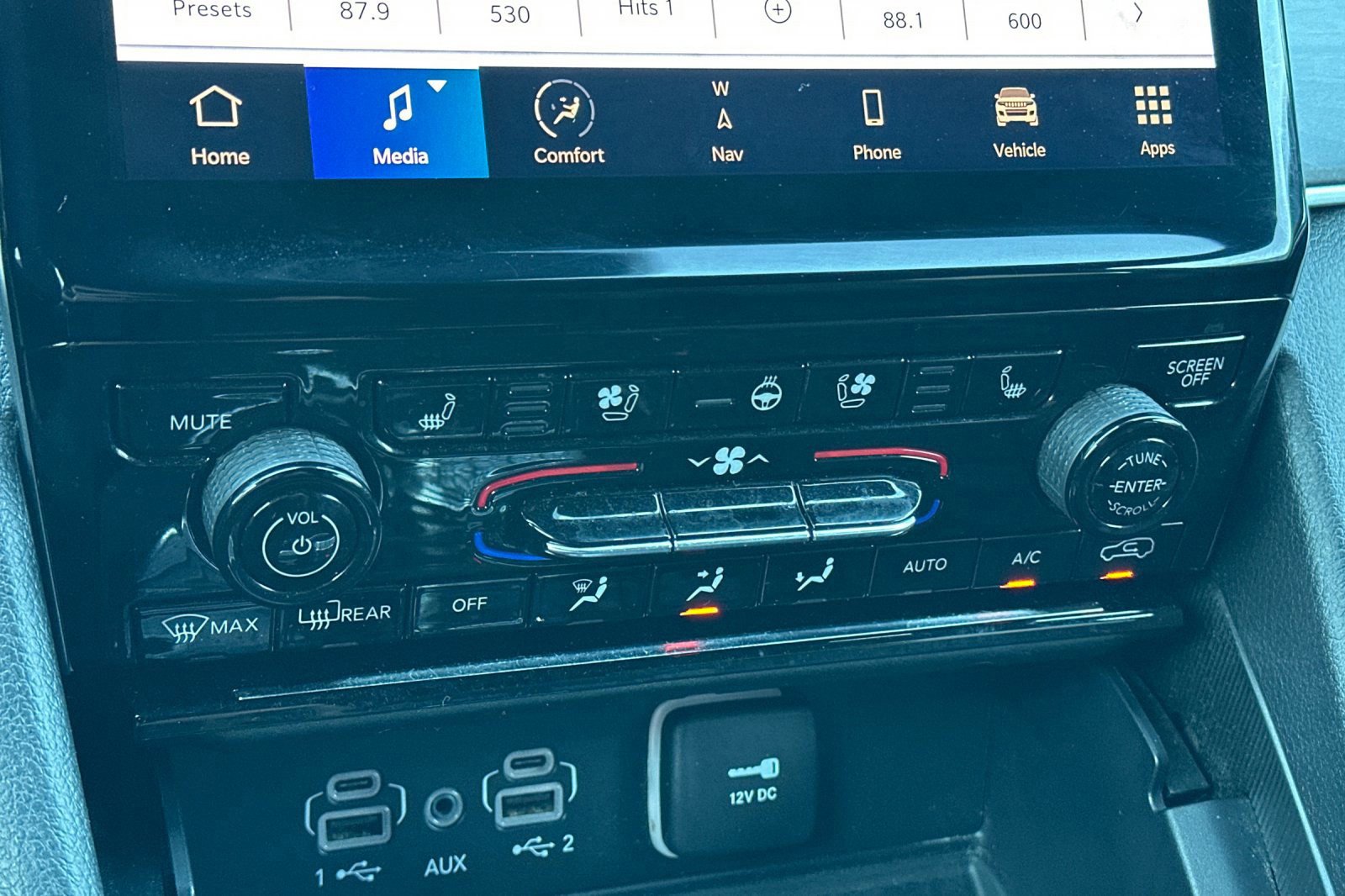 Used 2024 Jeep Grand Cherokee L Limited w/ Luxury Tech Group II image 22