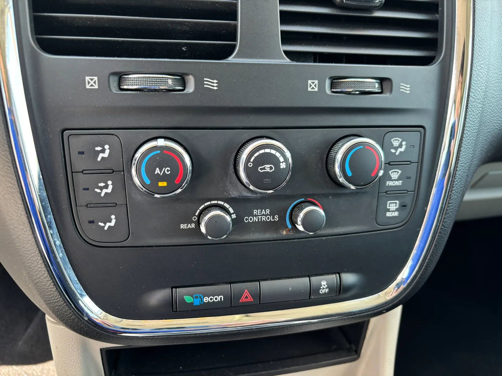 Used 2012 Dodge Grand Caravan SXT image 23