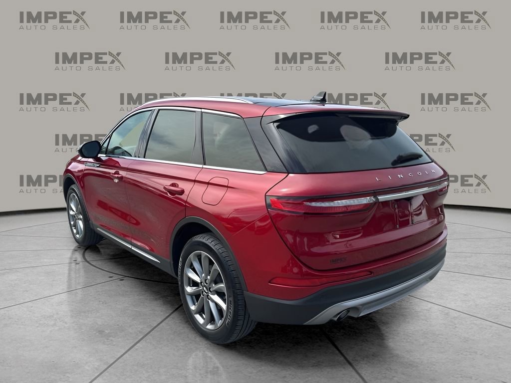 Used 2022 Lincoln Corsair AWD w/ Premium Package image 3