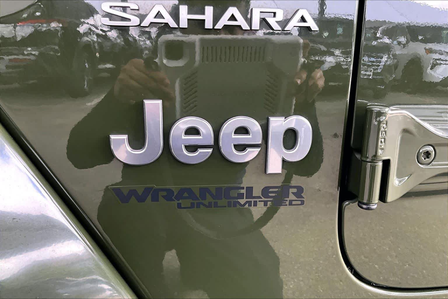Used 2022 Jeep Wrangler Unlimited Sahara AWD/4WD image 30