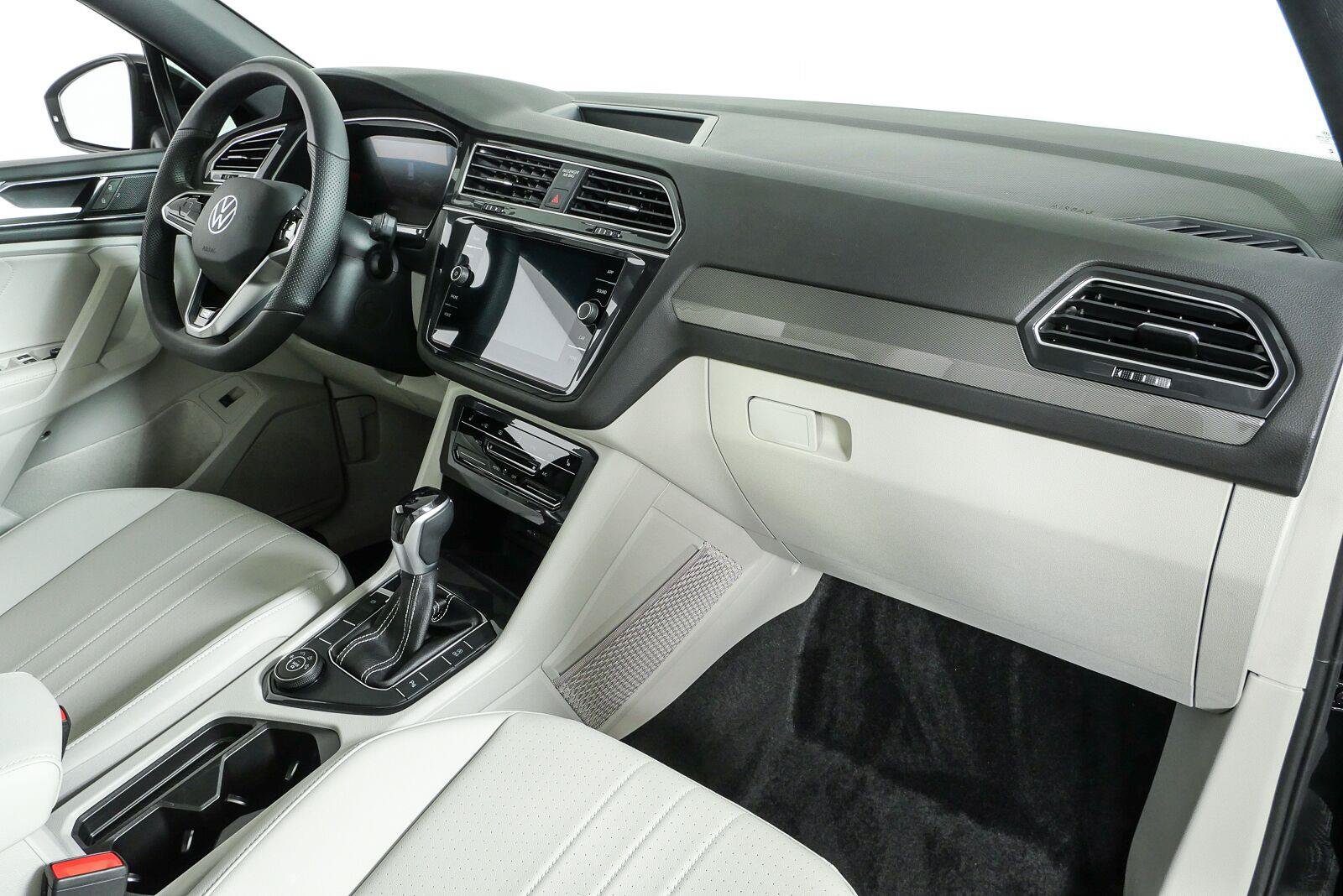 Certified 2024 Volkswagen Tiguan SE R-Line AWD/4WD image 23