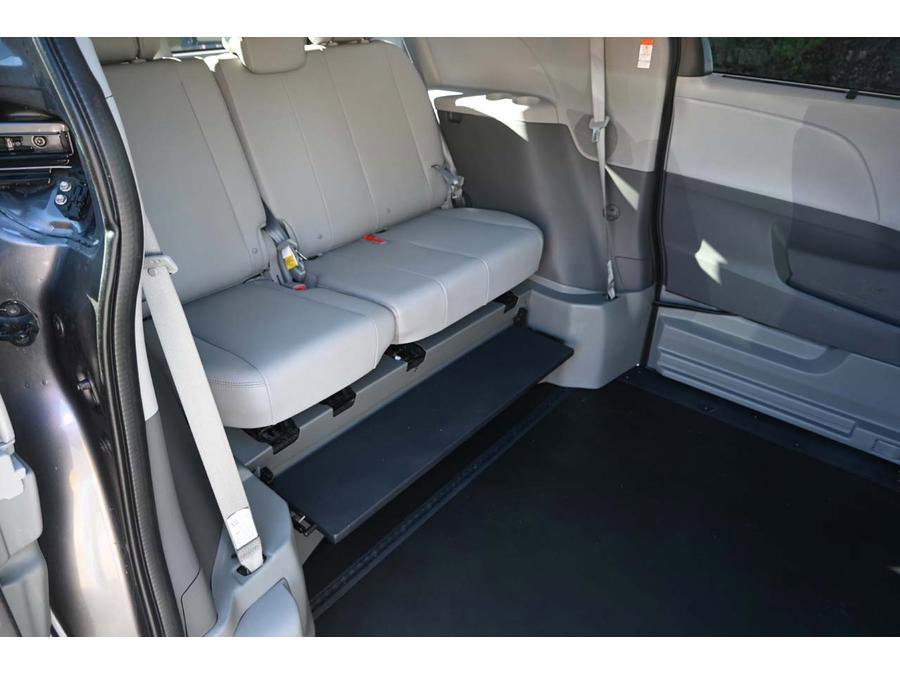 Used 2020 Toyota Sienna XLE FWD image 18