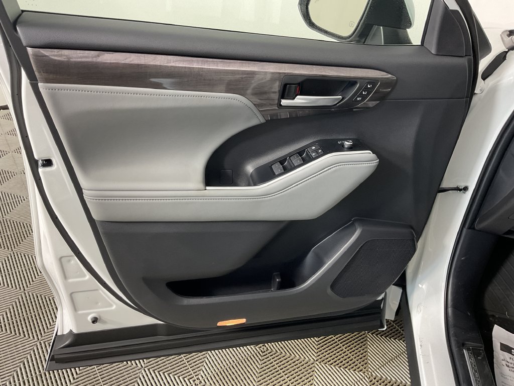 New 2026 Toyota Highlander Platinum AWD/4WD image 15