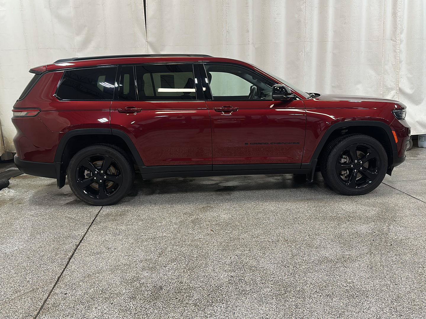 Used 2023 Jeep Grand Cherokee L Laredo AWD/4WD image 6