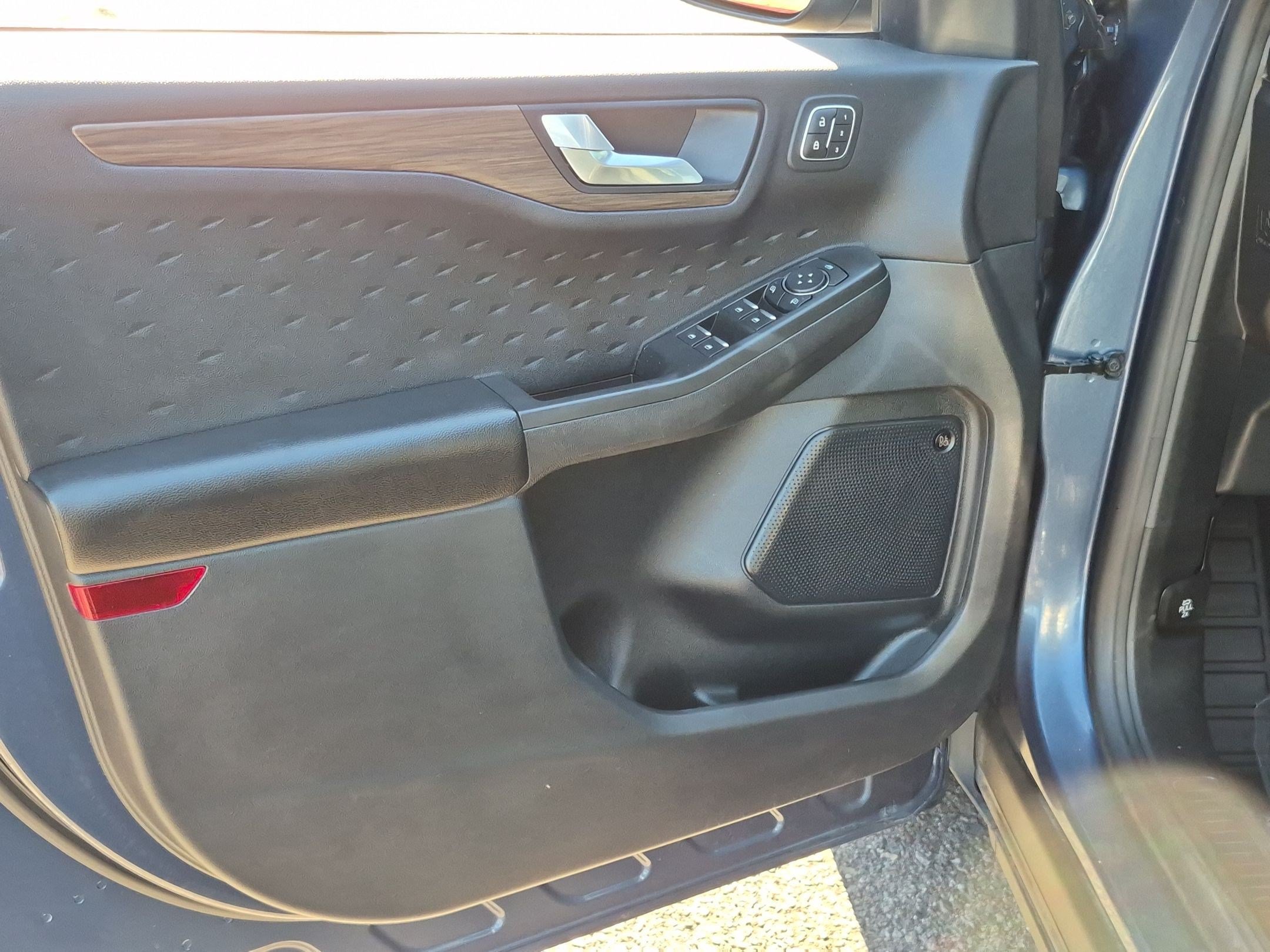 Used 2020 Ford Escape Titanium AWD/4WD image 11