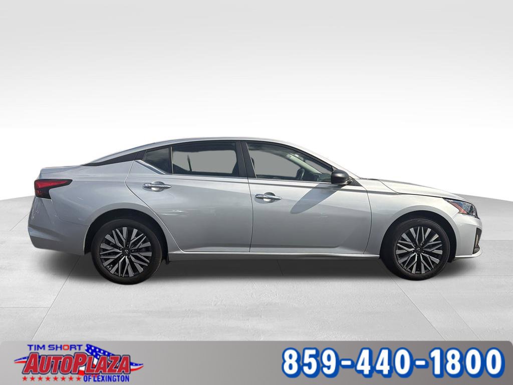 Used 2024 Nissan Altima 2.5 SV AWD/4WD image 9