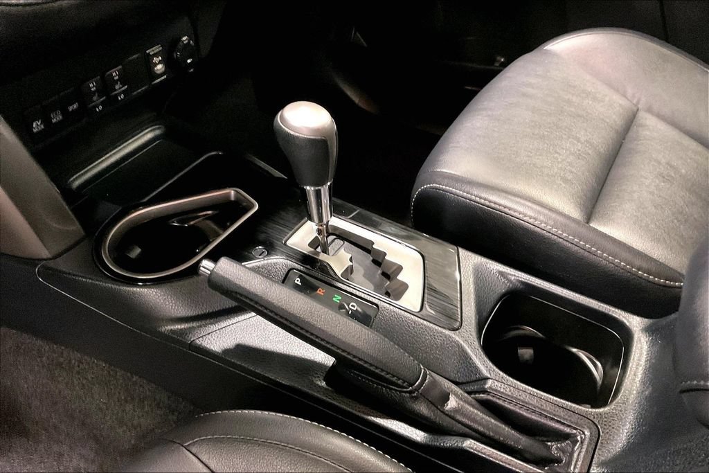 Used 2018 Toyota RAV4 Limited AWD/4WD image 17