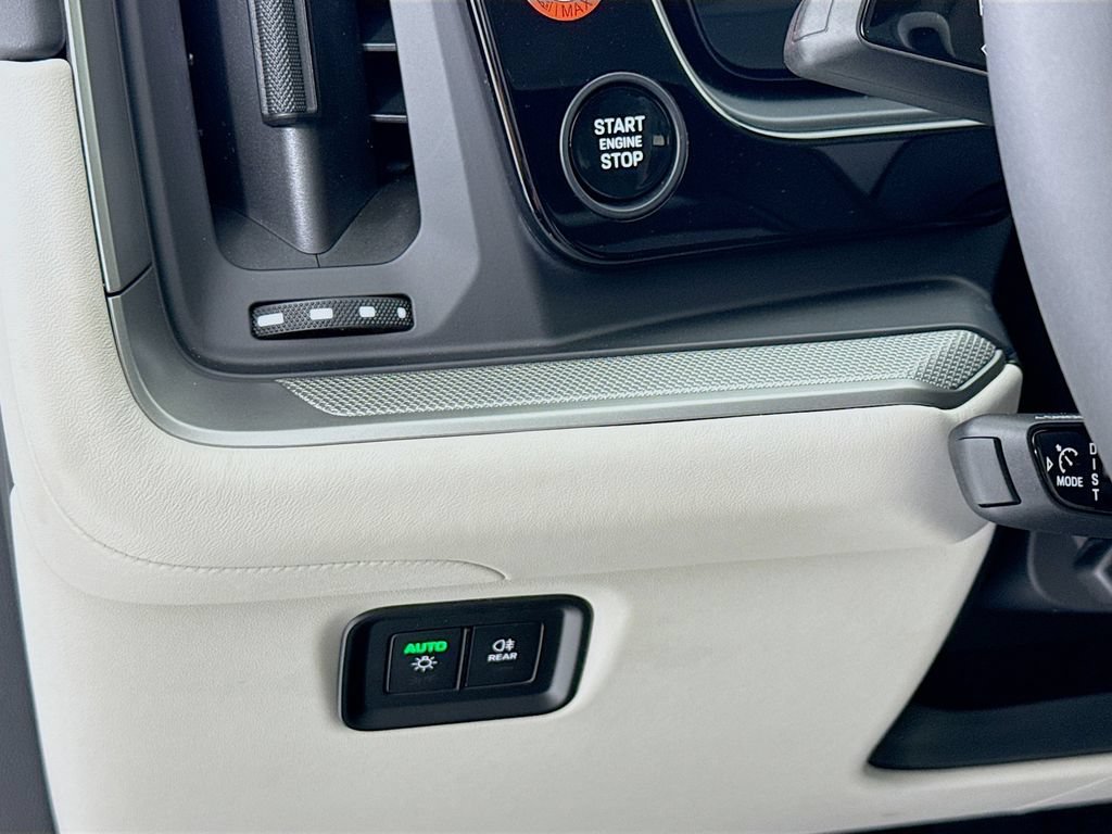 New 2026 Porsche Cayenne Coupe AWD/4WD image 16