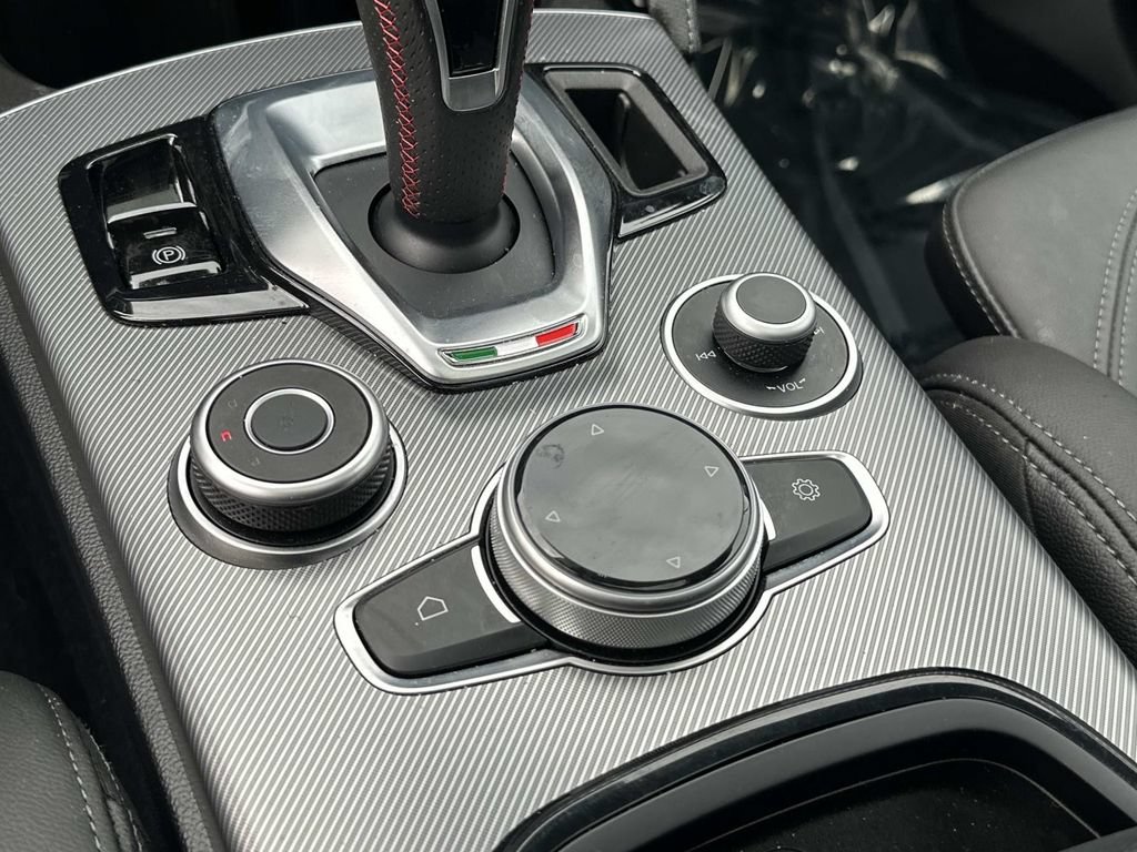 Used 2024 Alfa Romeo Stelvio AWD image 24