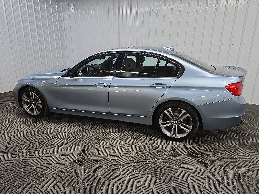 Used 2013 BMW 335i xDrive Sedan AWD/4WD image 4
