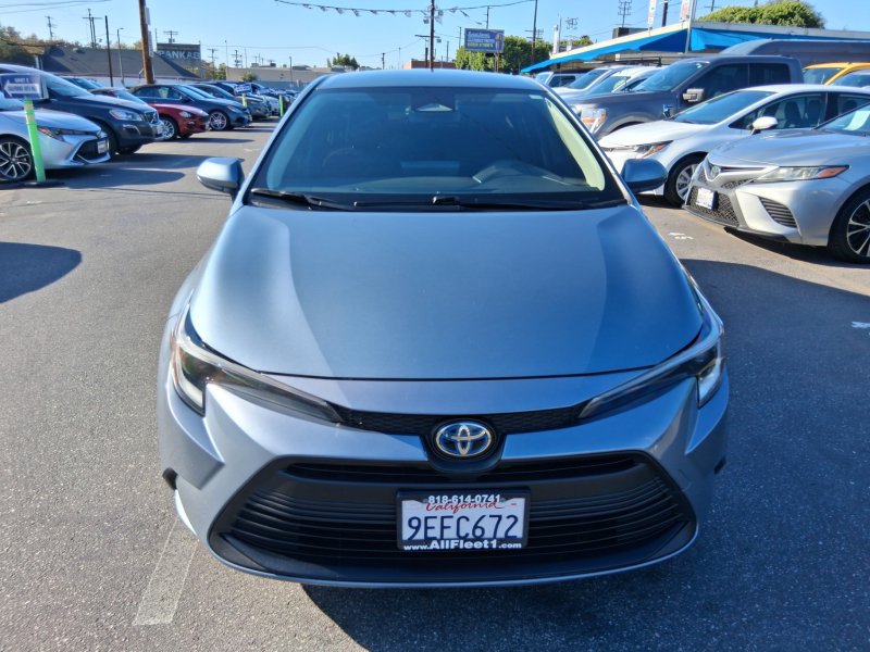 Used 2023 Toyota Corolla LE FWD image 2