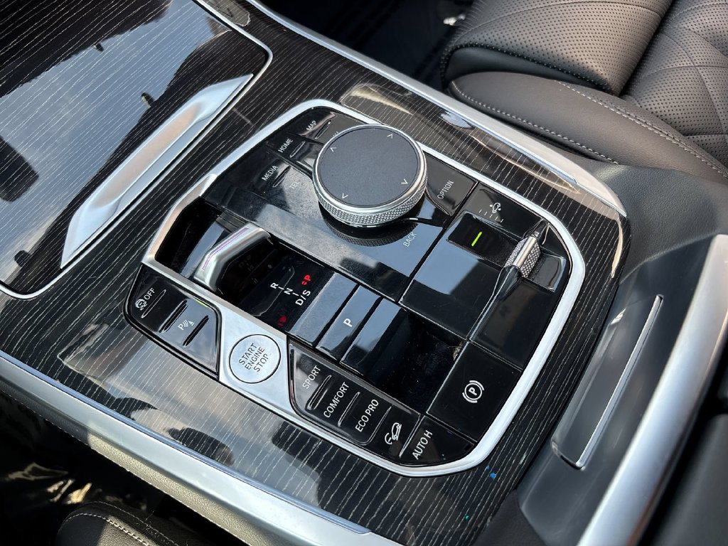 Certified 2024 BMW X7 xDrive40i w/ M Sport Package AWD/4WD image 19