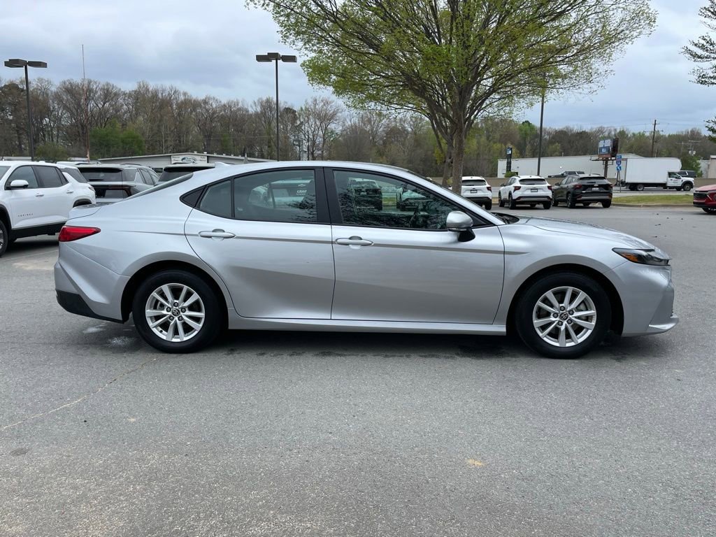 Used 2025 Toyota Camry SE image 8