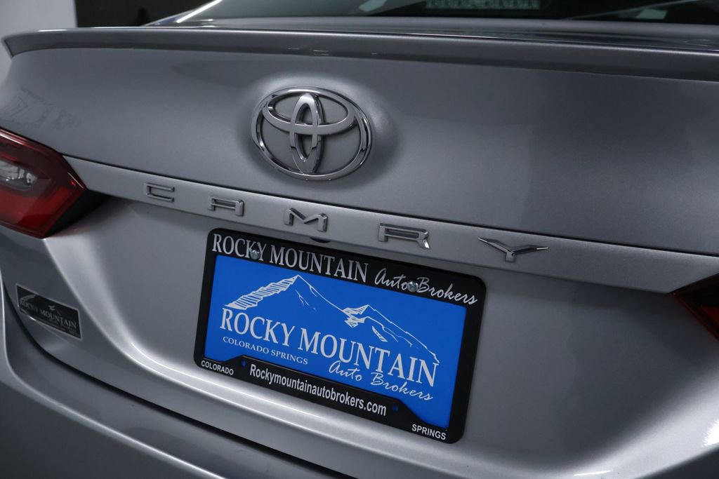 Used 2023 Toyota Camry SE image 9