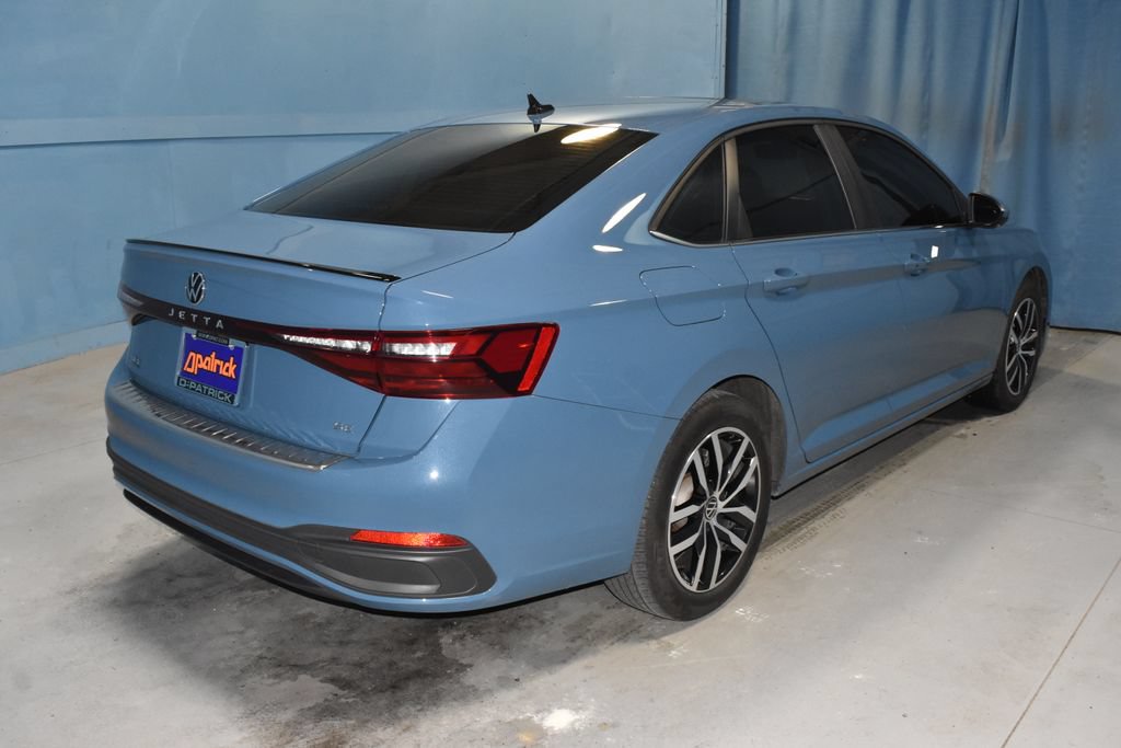 Used 2025 Volkswagen Jetta SE FWD image 26