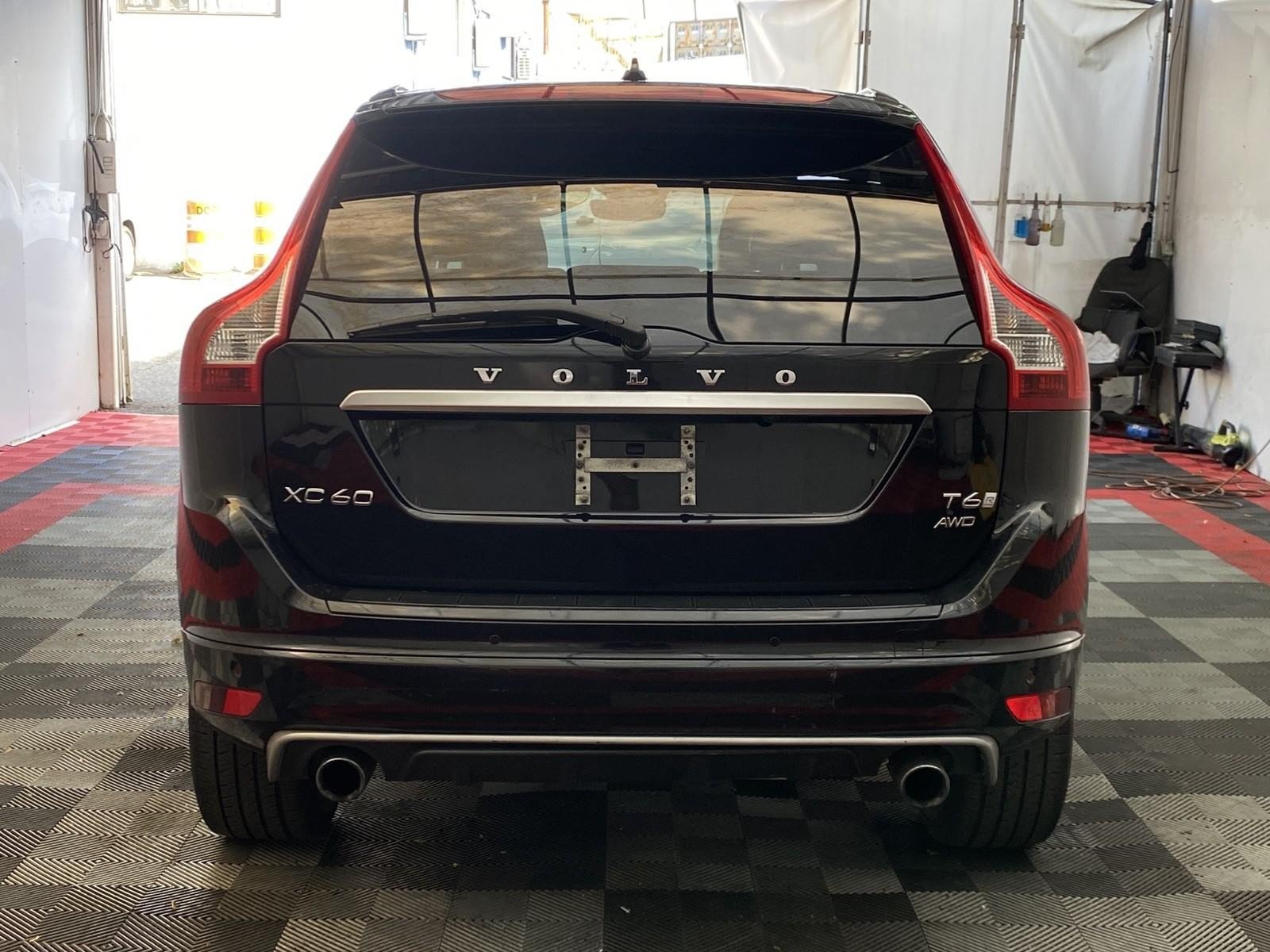 Used 2016 Volvo XC60 T6 R-Design w/ Proximity Package AWD/4WD image 5