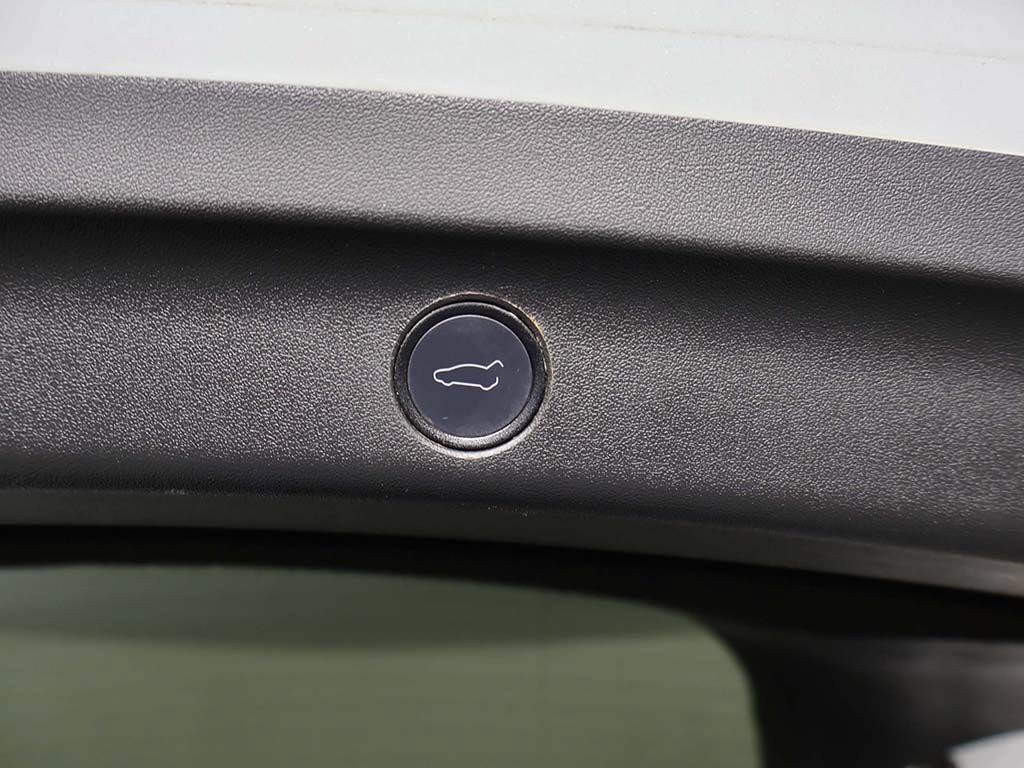 Used 2020 Tesla Model Y Long Range AWD/4WD image 19