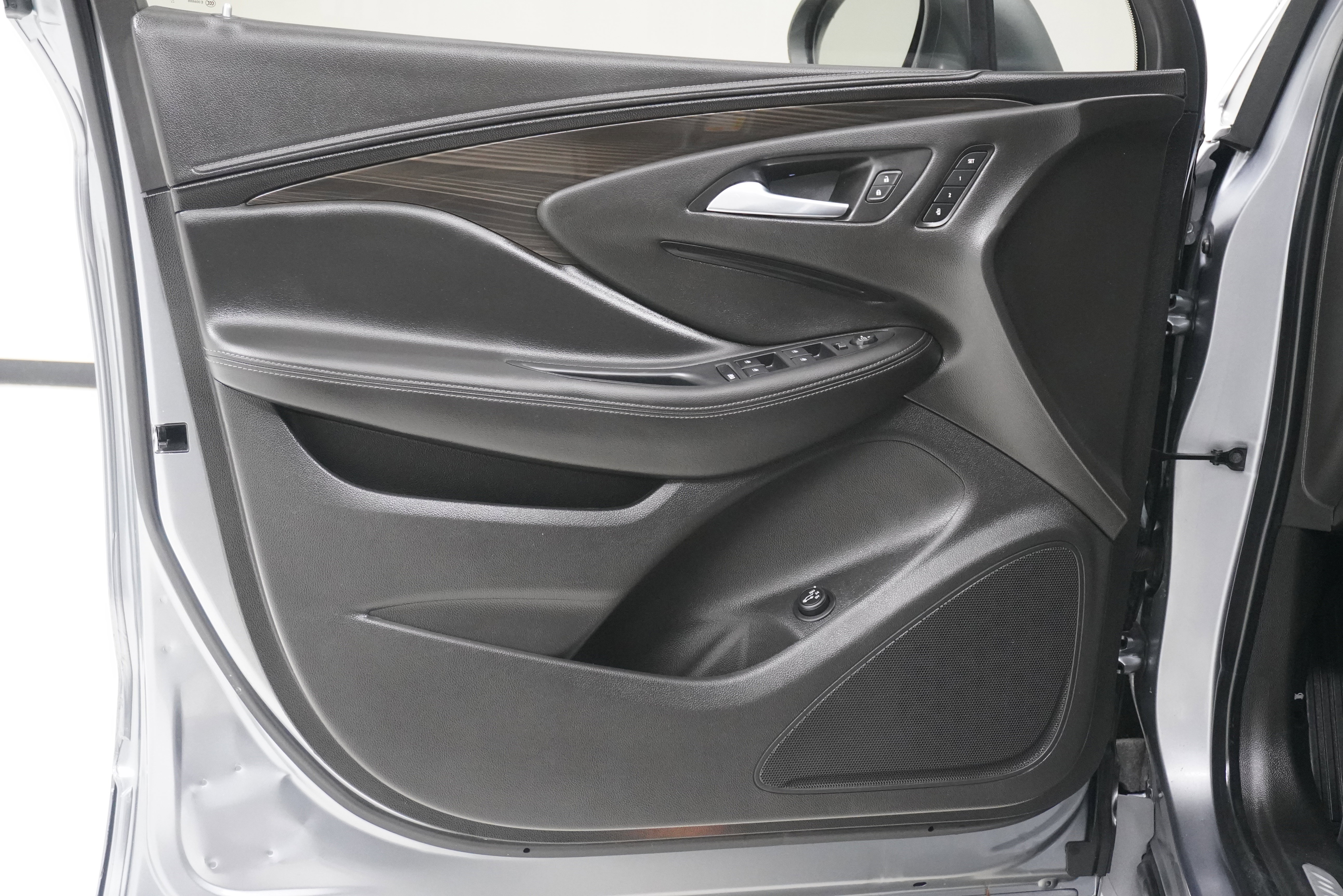 Used 2020 Buick Envision Essence image 14