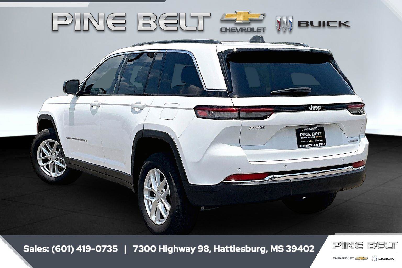 Used 2024 Jeep Grand Cherokee Laredo X RWD image 2