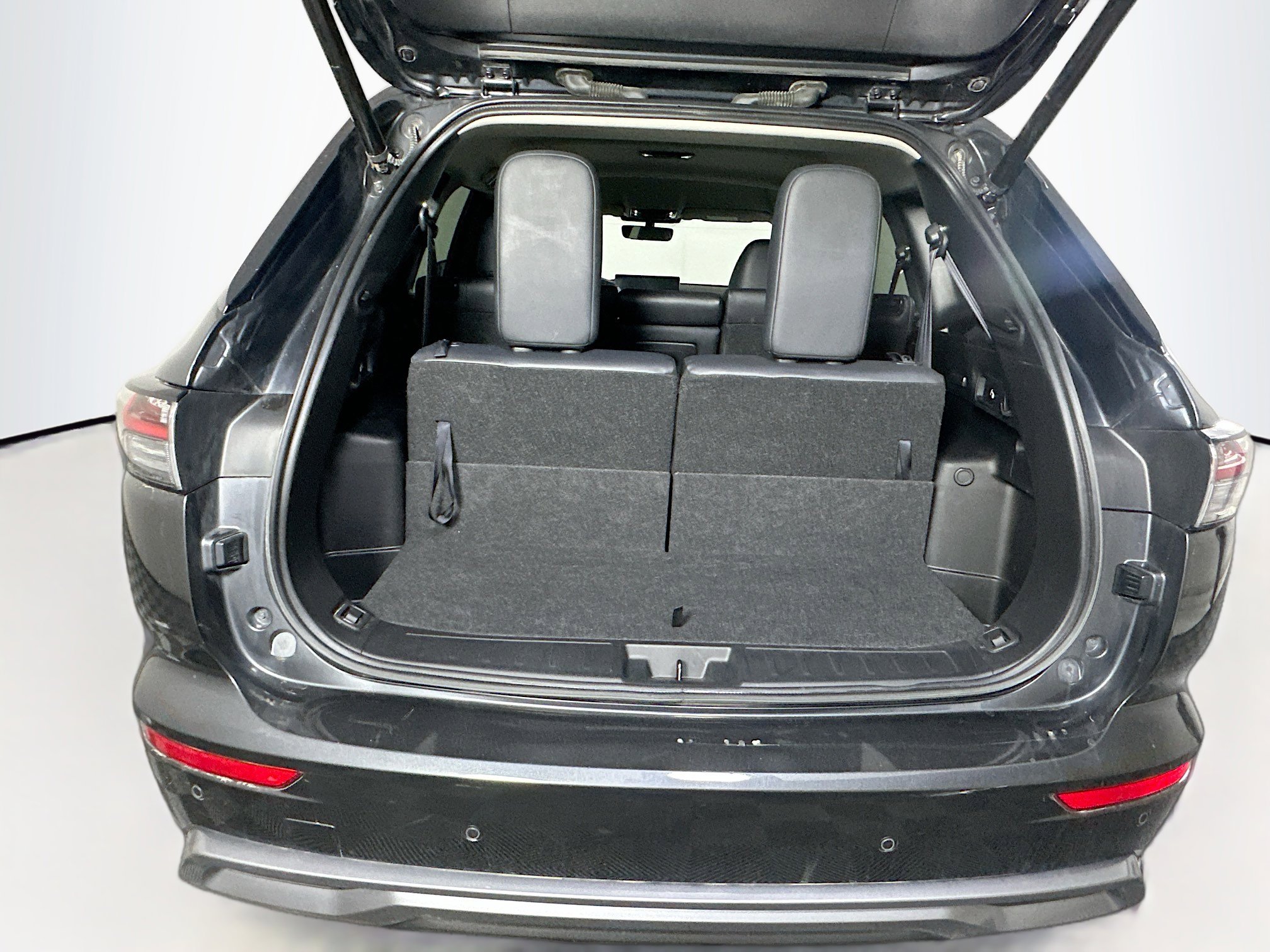 Used 2025 Mitsubishi Outlander SE image 28
