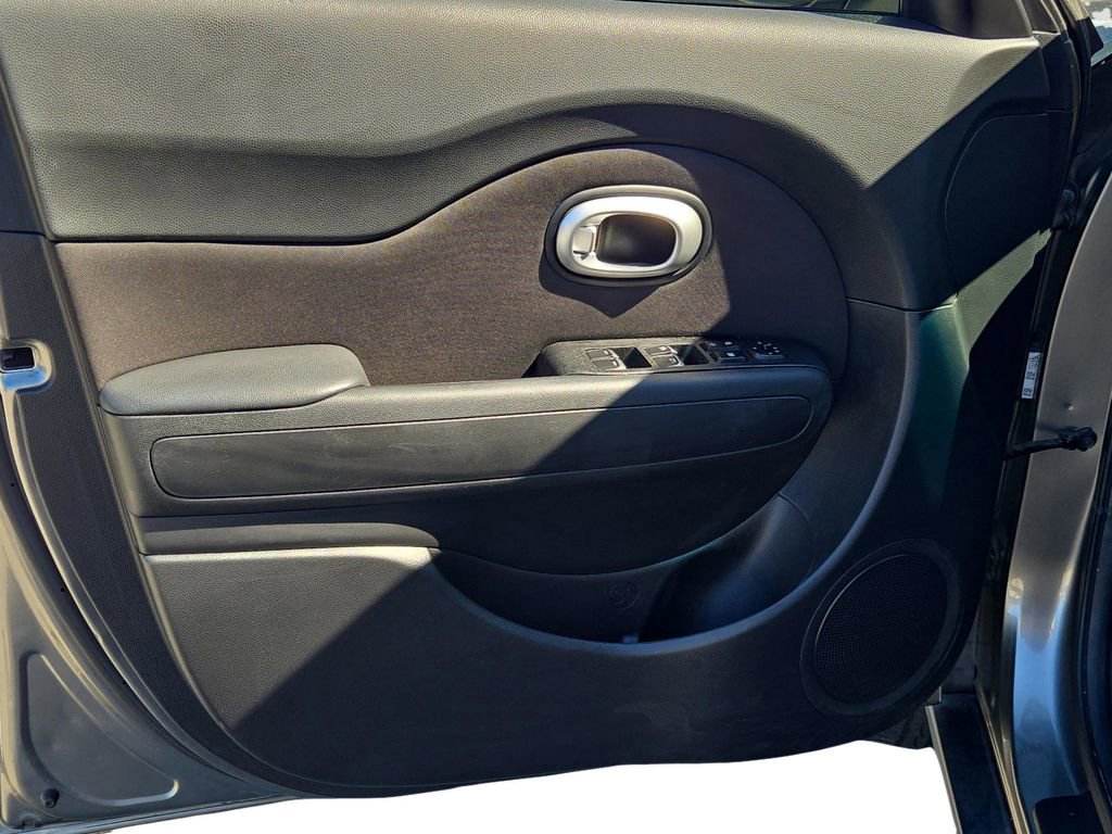 Used 2018 Kia Soul + image 16