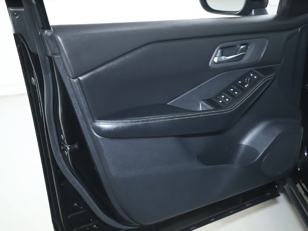 Used 2024 Nissan Rogue SV AWD/4WD image 15