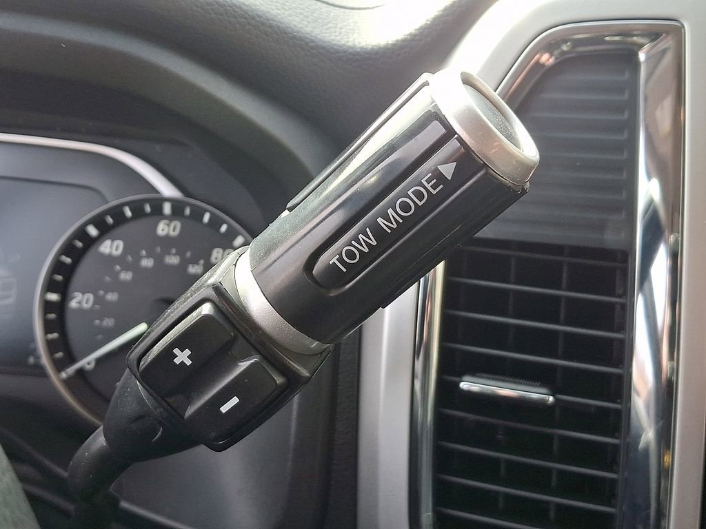 Used 2021 Nissan Titan SV w/ SV Convenience Package image 14