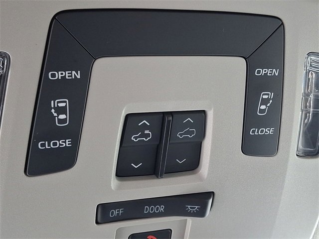 Used 2021 Toyota Sienna LE w/ LE Plus Package image 28