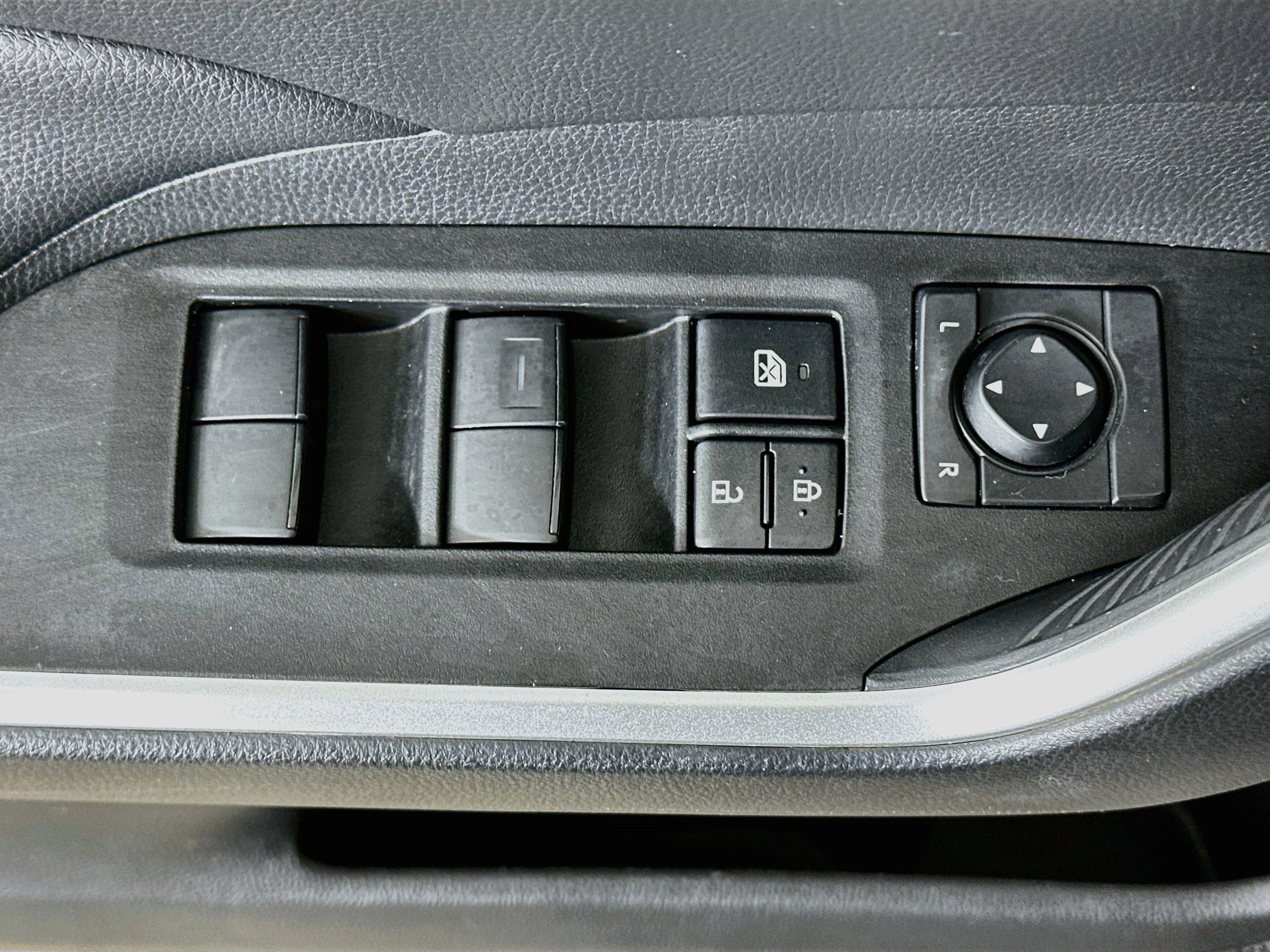 Used 2025 Toyota RAV4 LE FWD image 15
