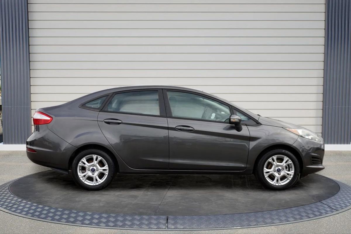 Used 2015 Ford Fiesta SE FWD image 8
