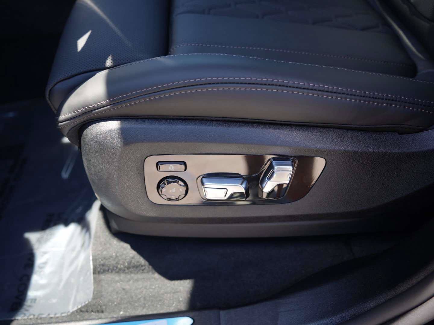 New 2026 BMW ALPINA XB7 AWD/4WD image 18