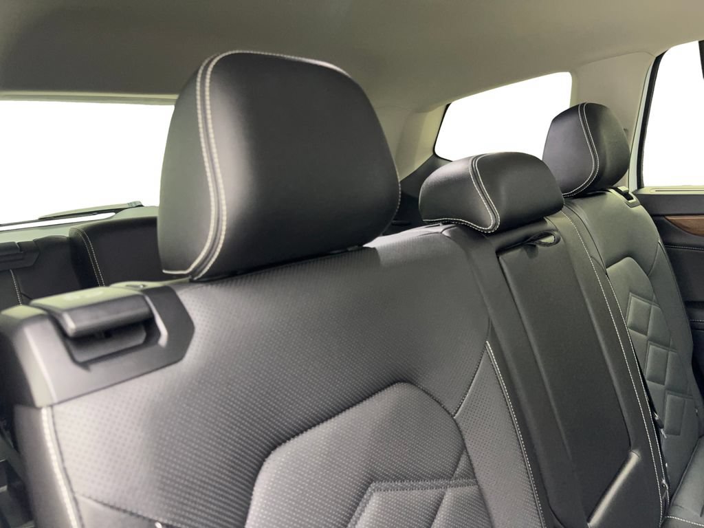 Used 2025 Volkswagen Atlas SE FWD image 45