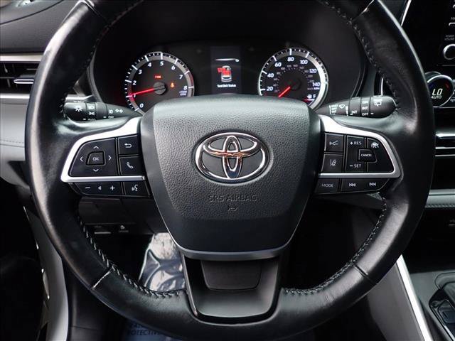 Used 2022 Toyota Highlander LE AWD/4WD image 14