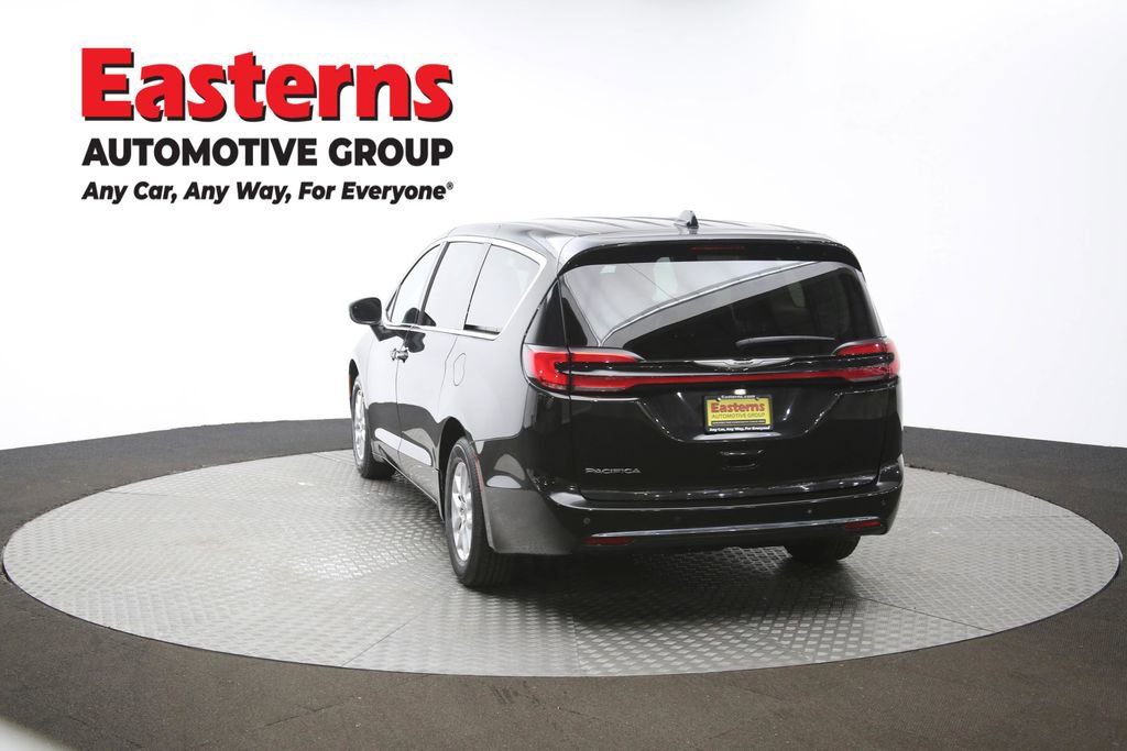 Used 2023 Chrysler Pacifica Touring-L image 65