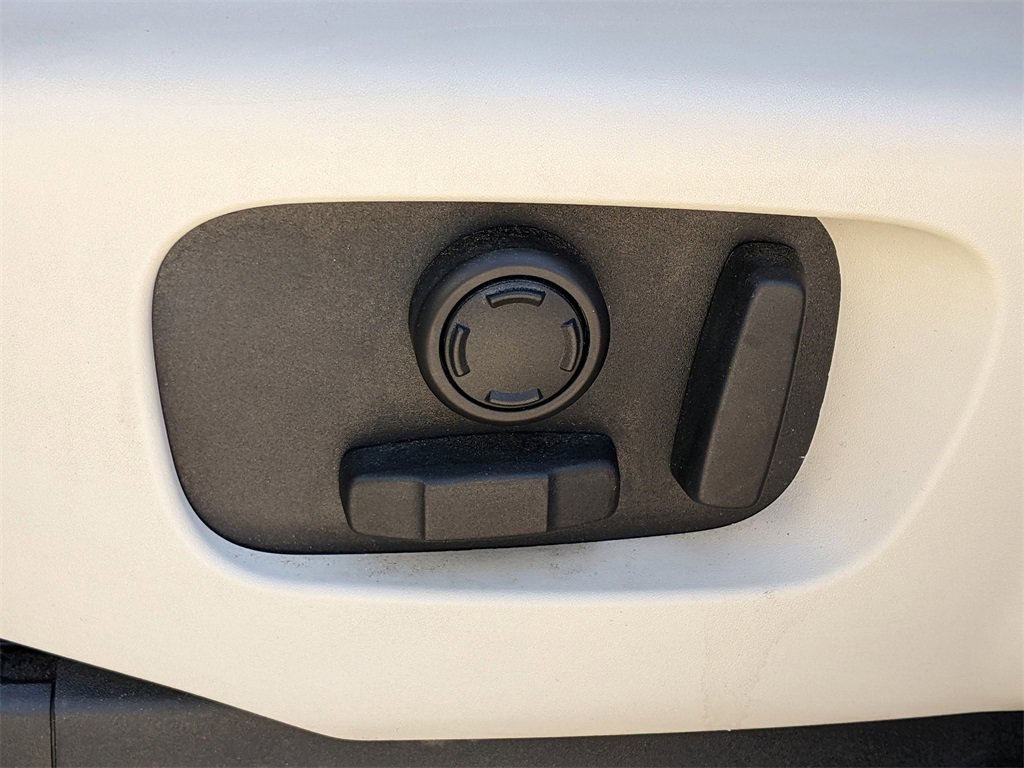 Used 2017 Land Rover Discovery HSE image 30