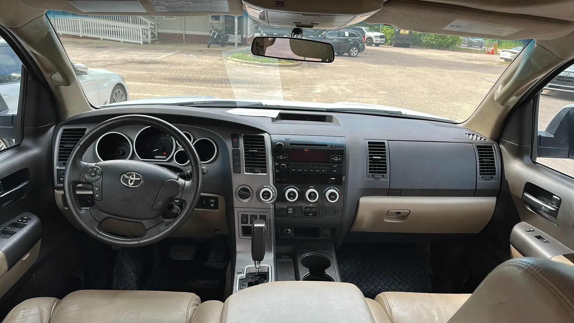 Used 2011 Toyota Sequoia SR5 AWD/4WD image 27