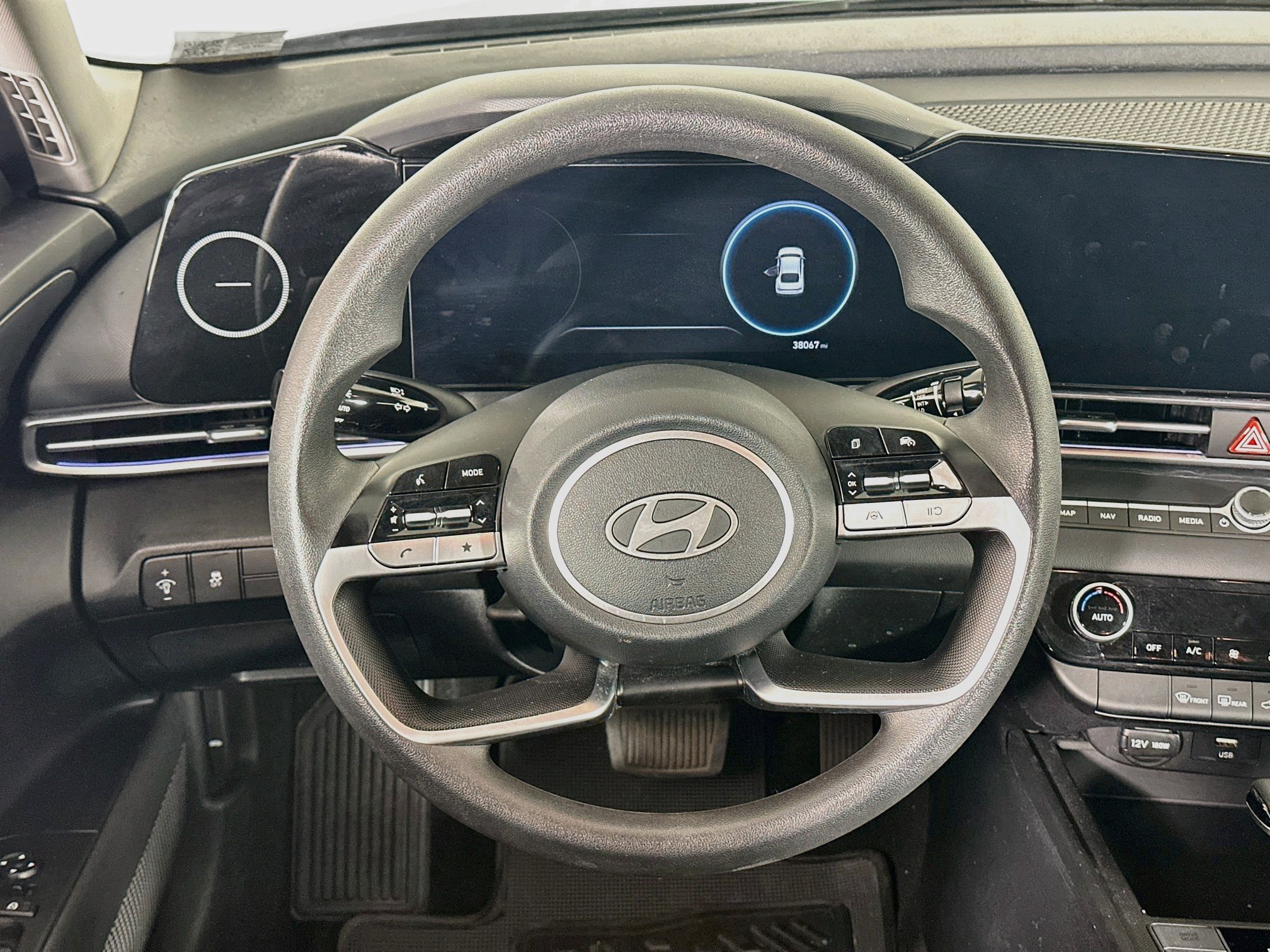 Used 2024 Hyundai Elantra SEL FWD image 18