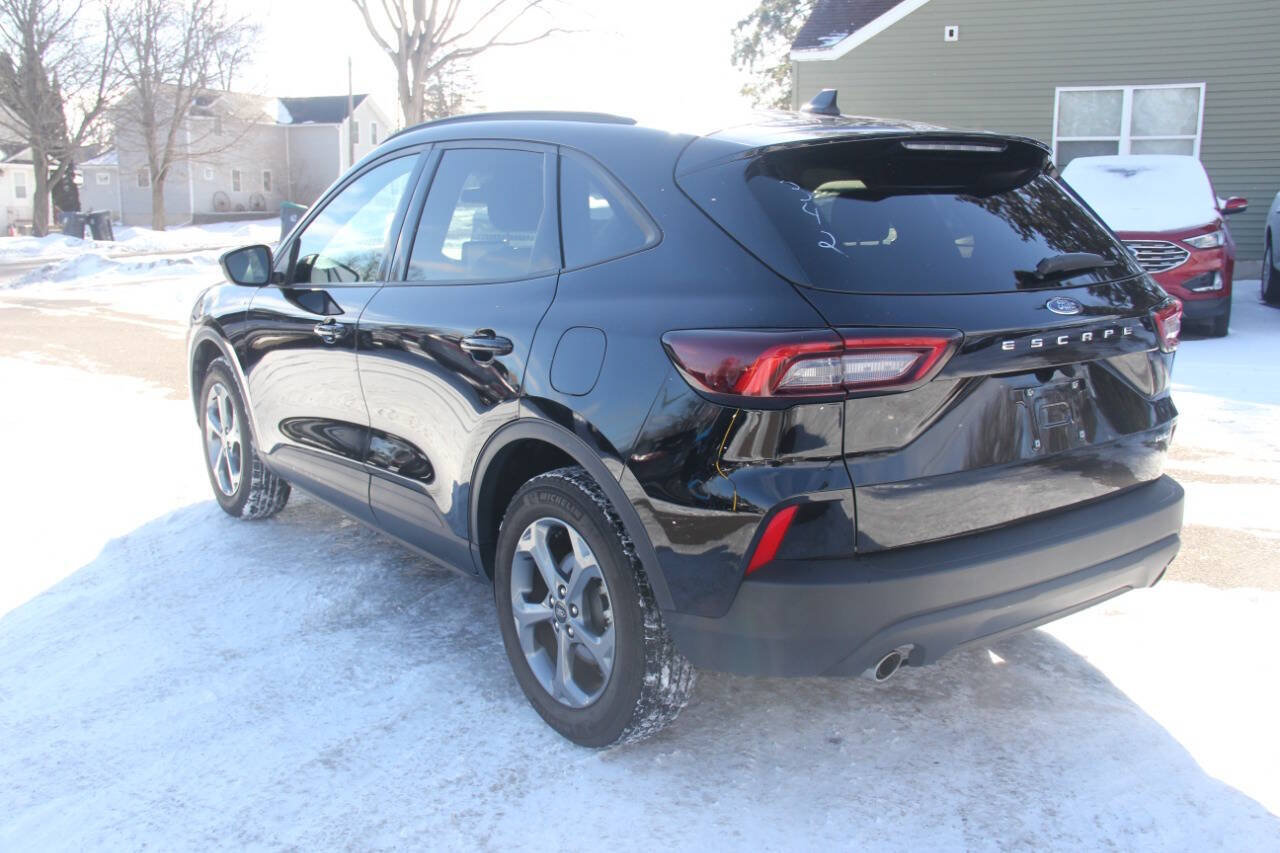Certified 2025 Ford Escape ST-Line Select AWD/4WD image 6
