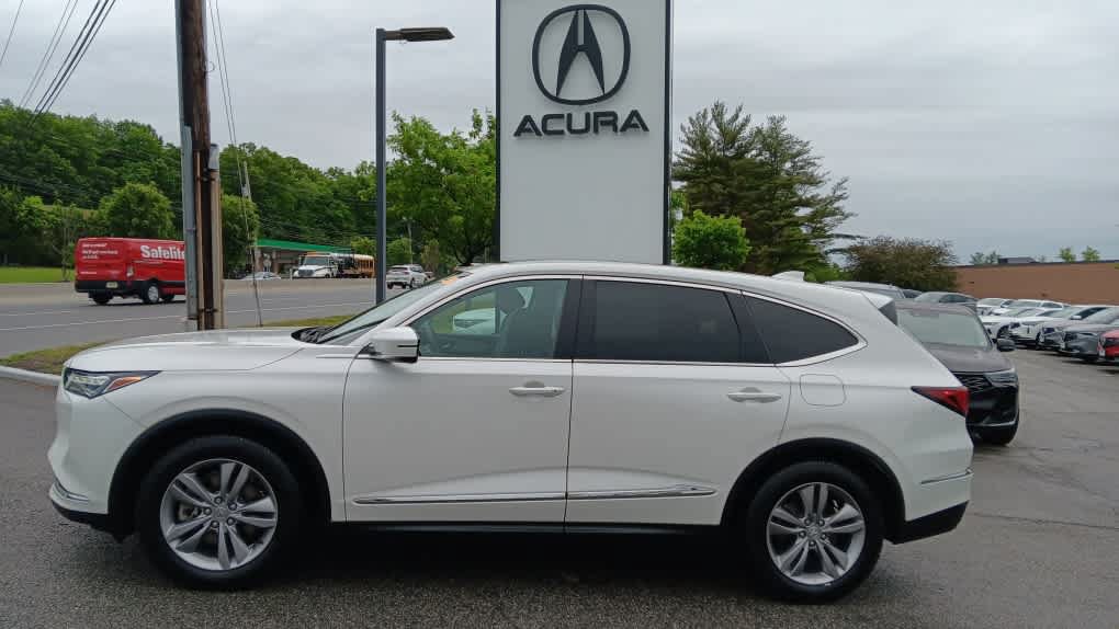 Used 2023 Acura MDX SH-AWD image 2