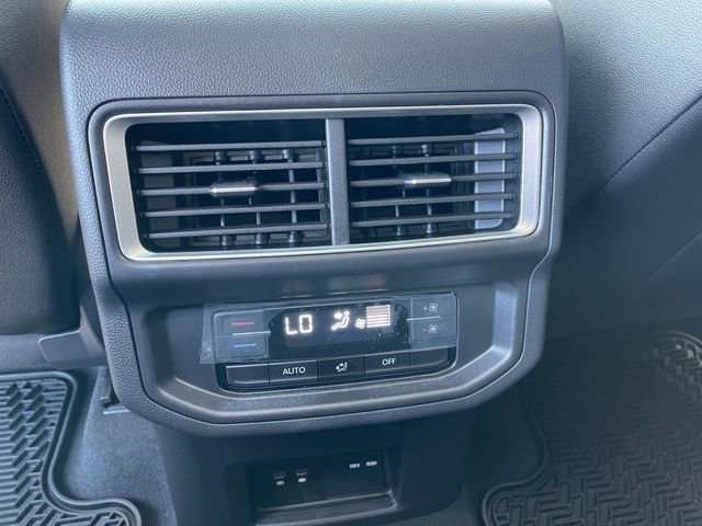 New 2025 Volkswagen Atlas Peak Edition SE image 17