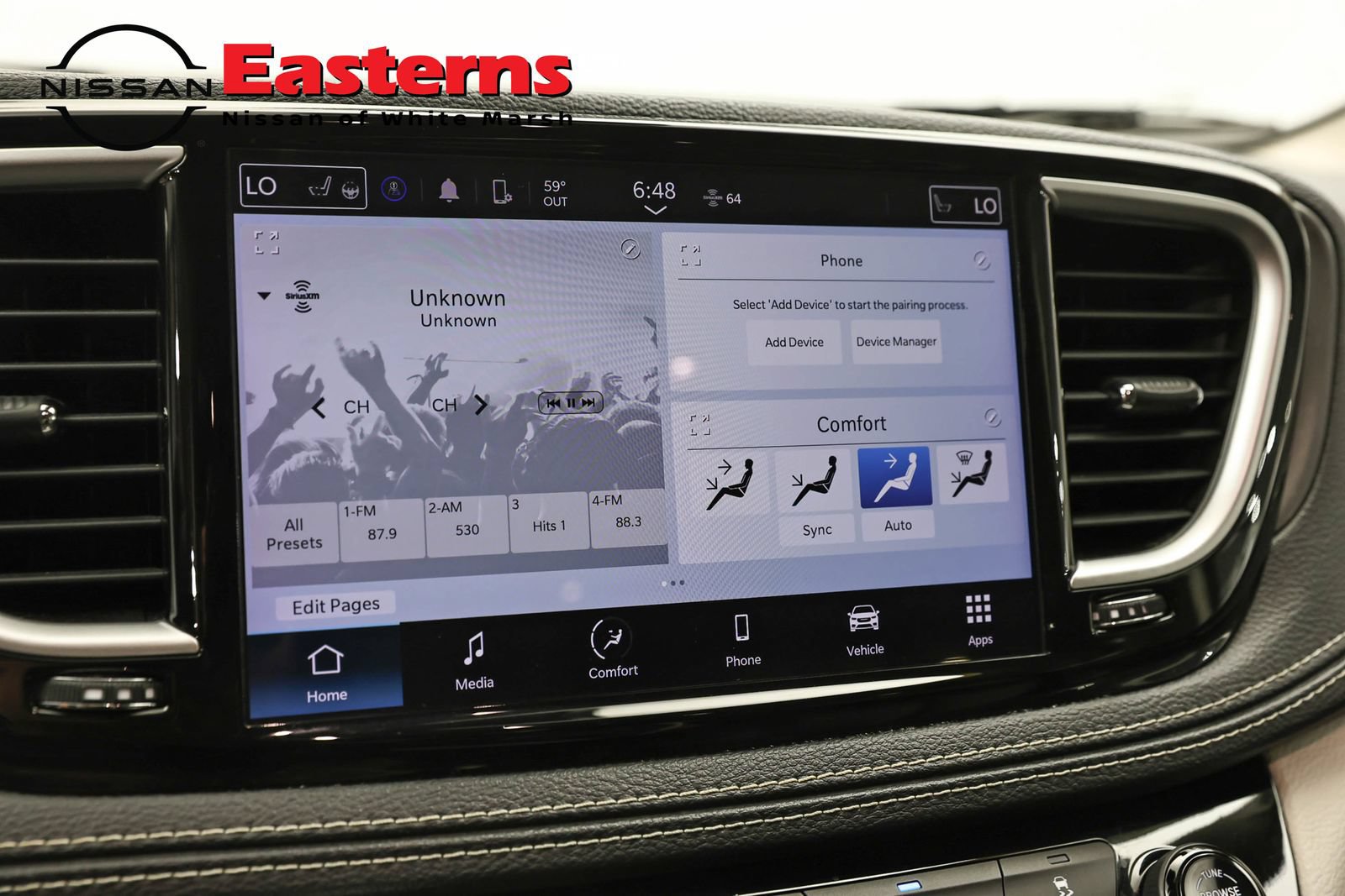Used 2023 Chrysler Pacifica Touring-L FWD image 18