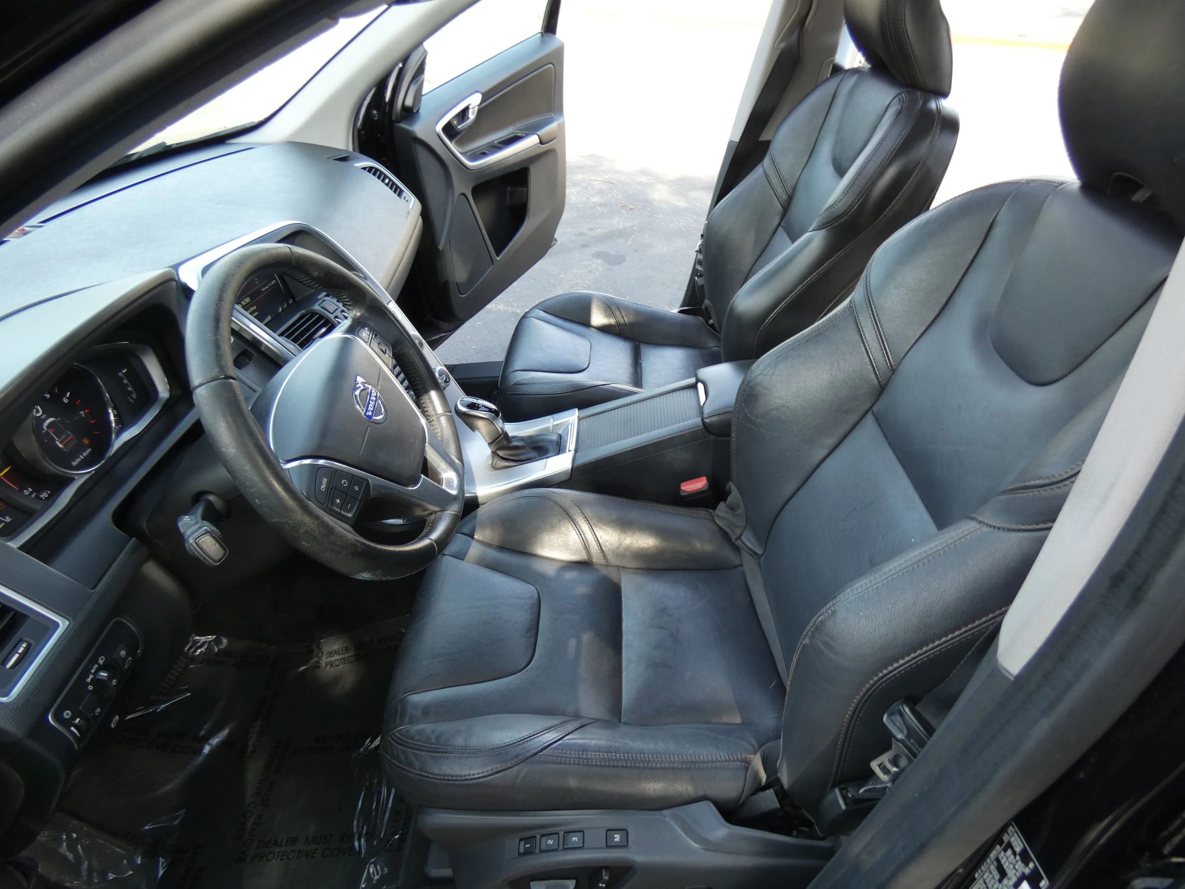 Used 2017 Volvo XC60 T5 Dynamic w/ Preferred Option Package image 48