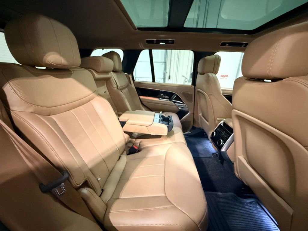 Used 2025 Land Rover Range Rover SE image 31