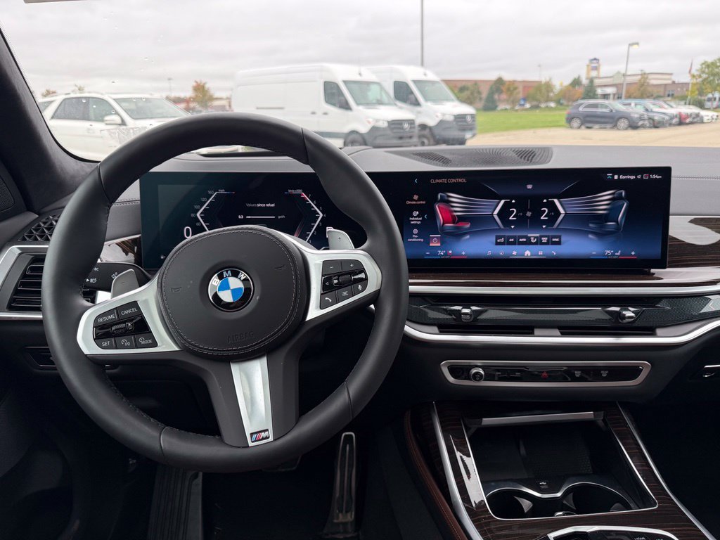 Used 2026 BMW X7 xDrive40i w/ M Sport Package AWD/4WD image 18
