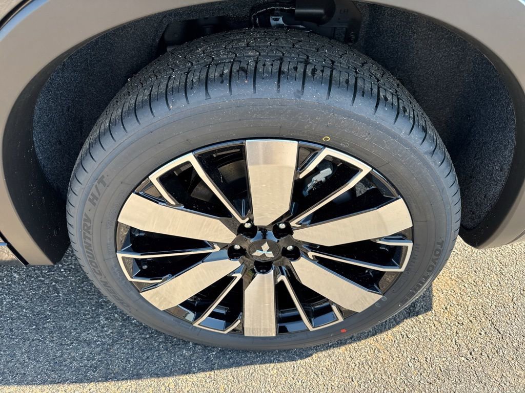 New 2026 Mitsubishi Outlander SEL FWD image 37