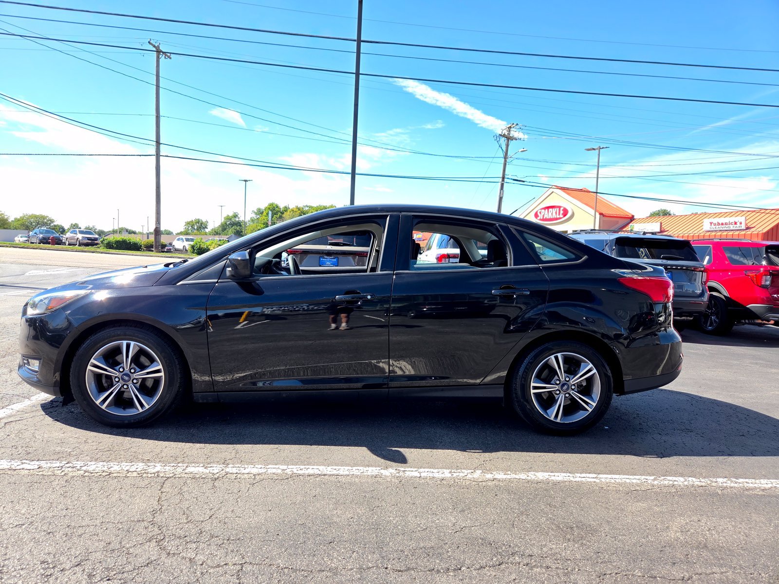 Used 2018 Ford Focus SE w/ SE Appearance Package FWD image 6