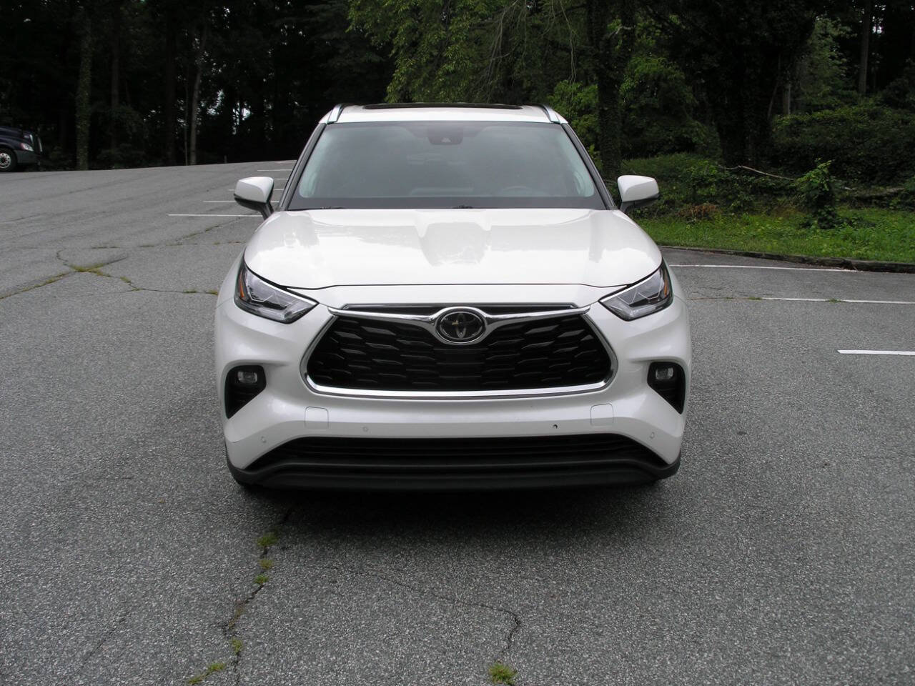 Used 2021 Toyota Highlander Limited AWD/4WD image 2